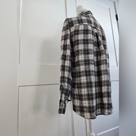 American Eagle Amazingly Sodt Plaid Button-Up Shirt - Picture 5 of 11